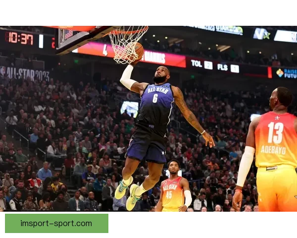 詹姆斯本赛季85次扣篮超前两季获赞退役后应拿五千万年薪